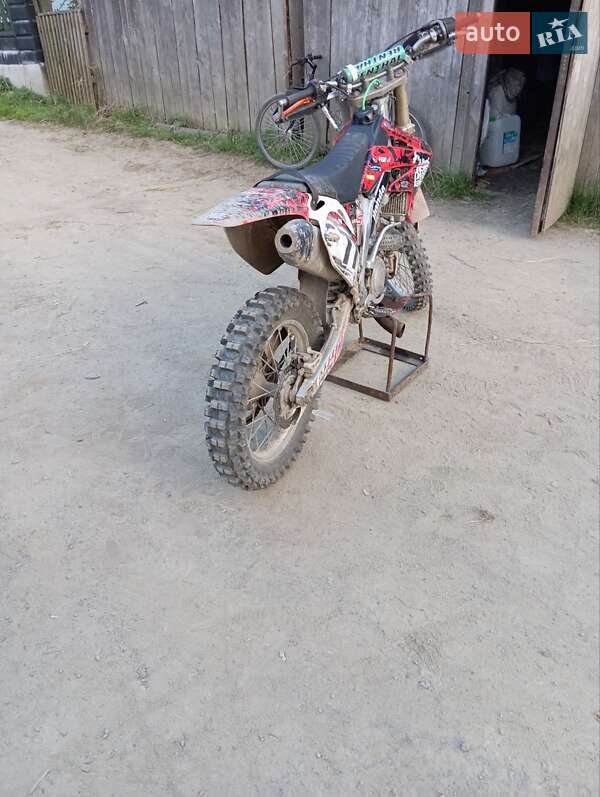 Мотоцикл Кросс Honda CBR 400R