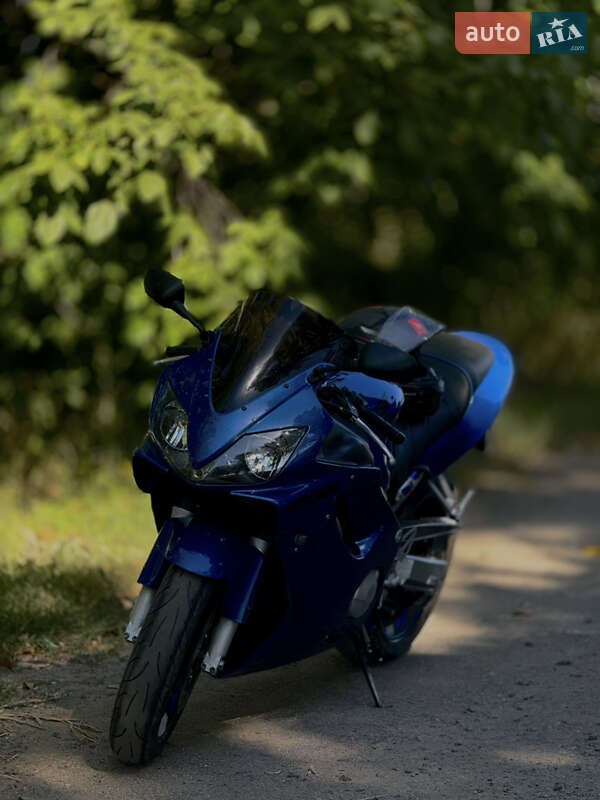 Спортбайк Honda CBR 600F4i