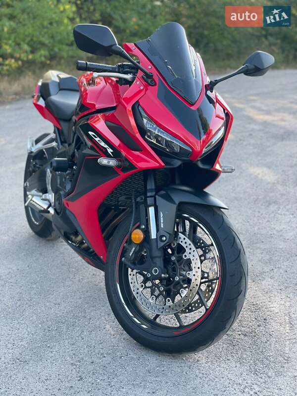 Мотоцикл Спорт-туризм Honda CBR 650R