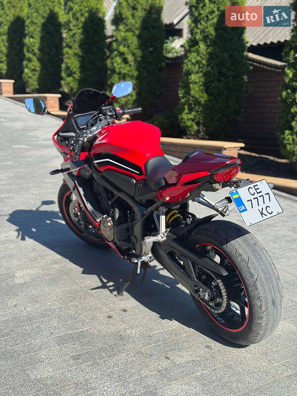 Мотоцикл Классик Honda CBR 650R