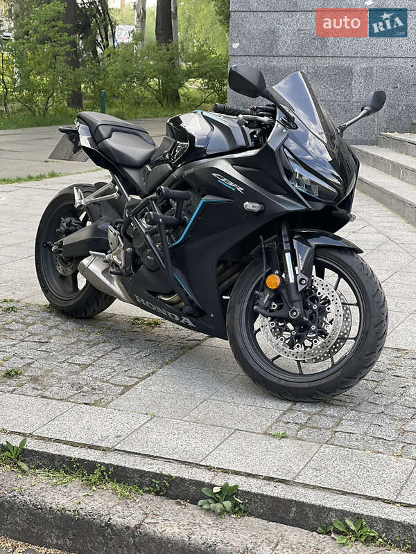 Мотоцикл Спорт-туризм Honda CBR 650R