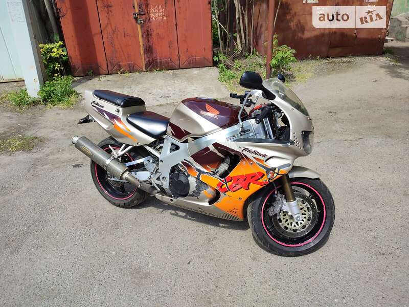 Honda CBR 900RR