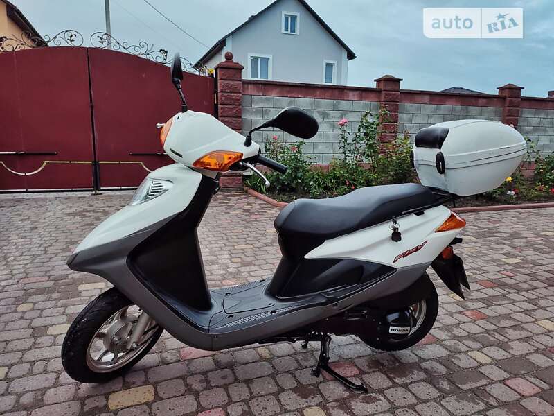 Скутер Honda CHS 125