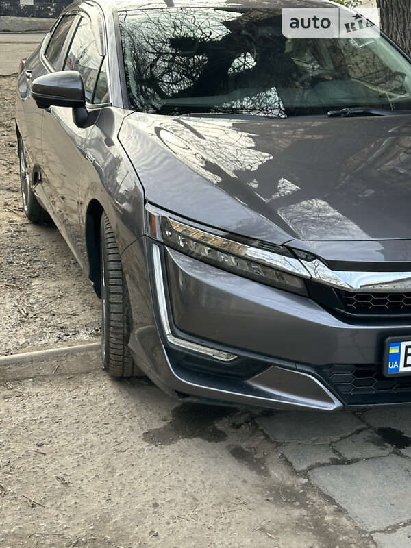Седан Honda Clarity