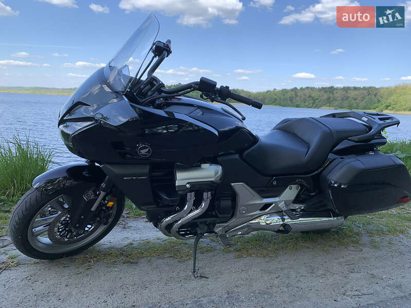 Мотоцикл Круизер Honda CTX 1300