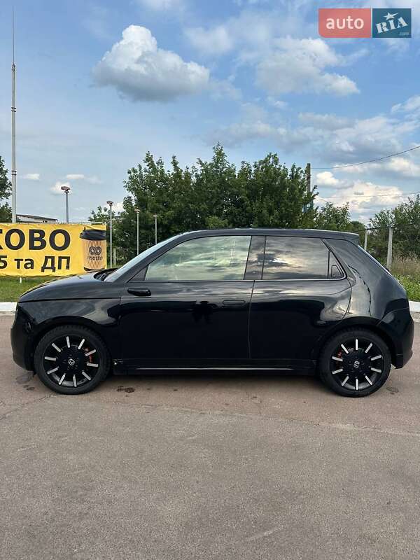 Хэтчбек Honda e