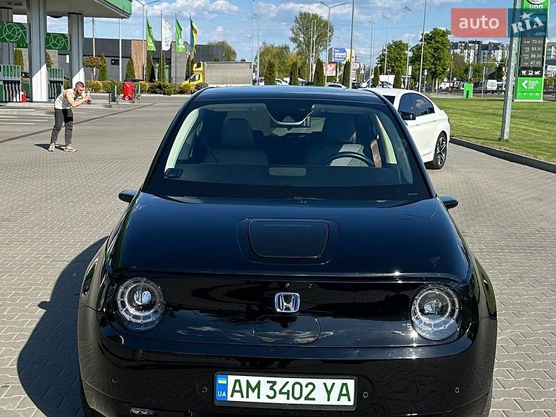 Хэтчбек Honda e