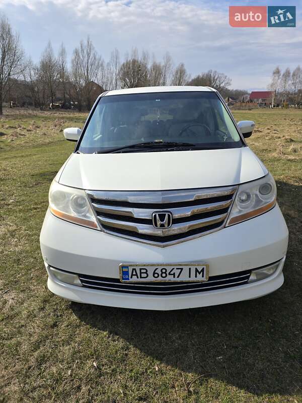 Мінівен Honda Elysion
