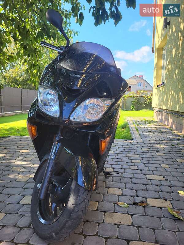 Скутер Honda Forza 250