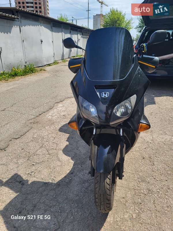 Макси-скутер Honda Forza MF06
