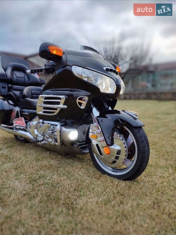 Мотоцикл Круизер Honda GL 1800 Gold Wing Tour