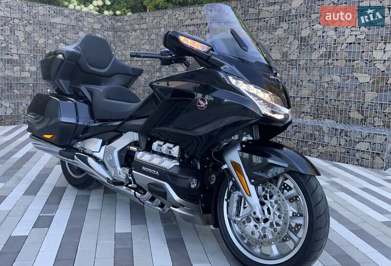 Мотоцикл Круизер Honda GL 1800 Gold Wing Tour