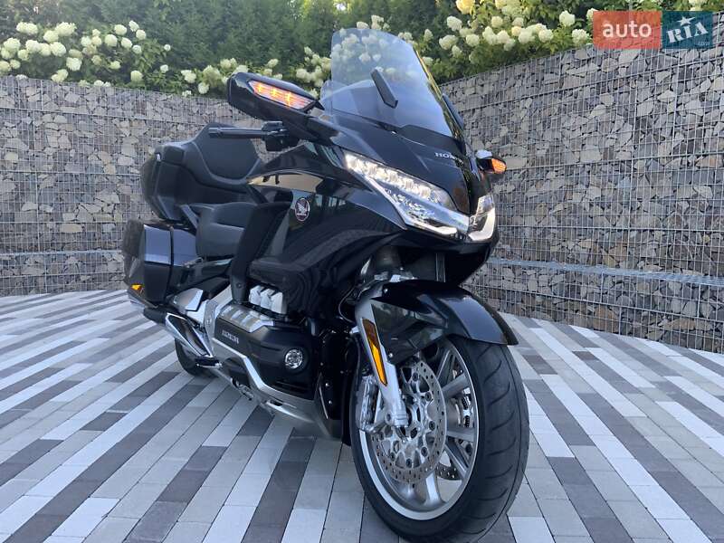 Мотоцикл Круизер Honda GL 1800 Gold Wing Tour