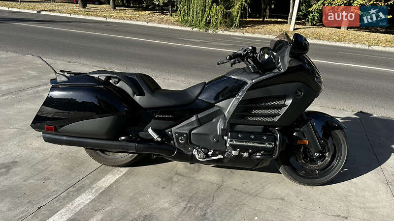 Мотоцикл Круизер Honda Gold Wing F6B