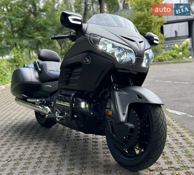 Мотоцикл Круизер Honda Gold Wing F6B