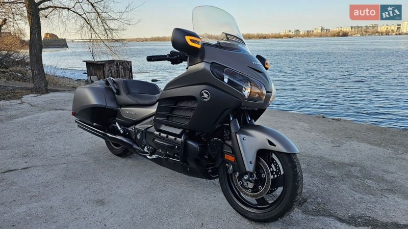 Мотоцикл Туризм Honda Gold Wing F6B