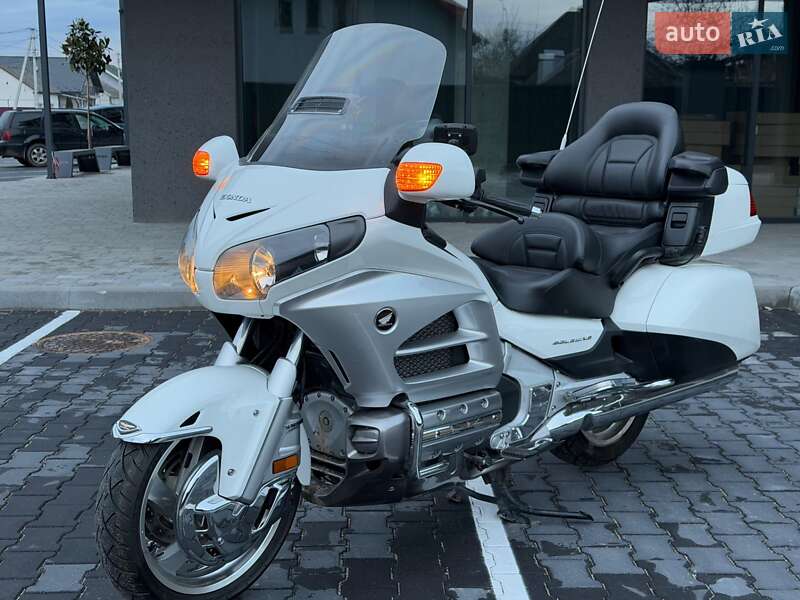 Мотоцикл Чоппер Honda Gold Wing GL 1800
