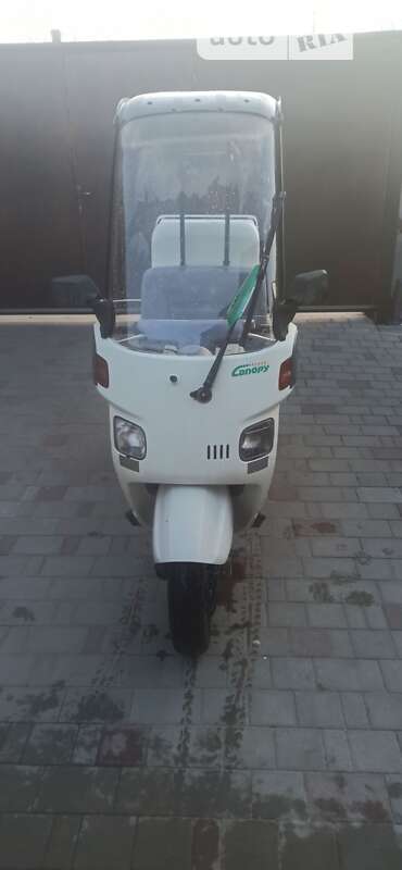 Вантажні моторолери, мотоцикли, скутери, мопеди Honda Gyro Canopy