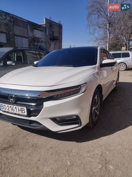 Седан Honda Insight