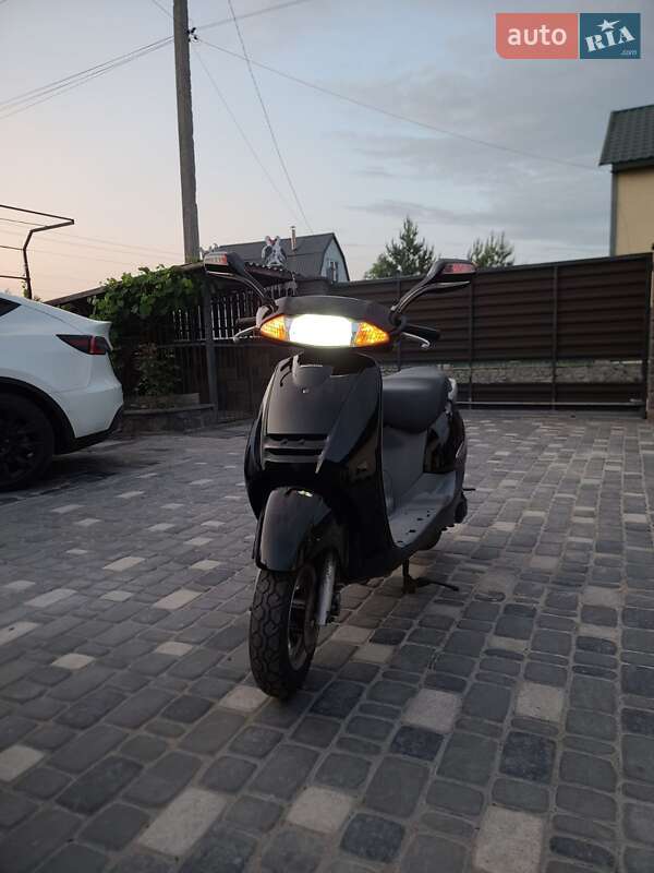 Грузовые мотороллеры, мотоциклы, скутеры, мопеды Honda Lead 100