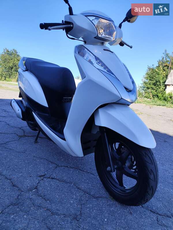 Макси-скутер Honda Lead 125