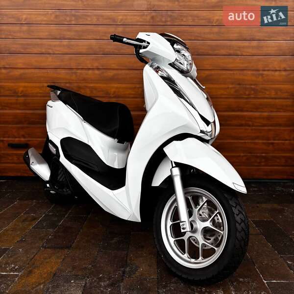 Макси-скутер Honda Lead 125