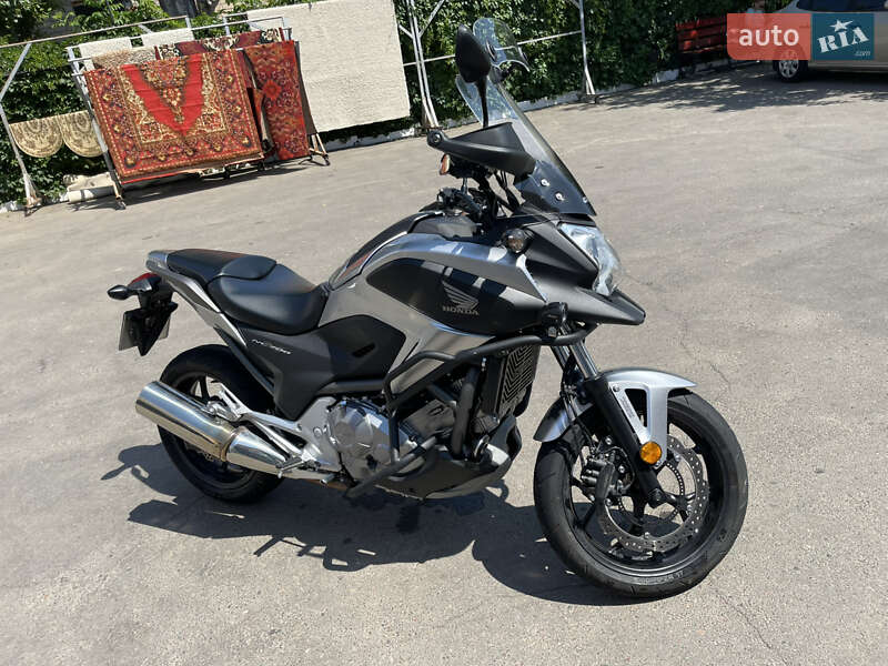 Мотоцикл Спорт-туризм Honda NC 700XA