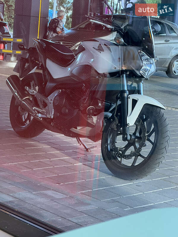 Спортбайк Honda NC 750S