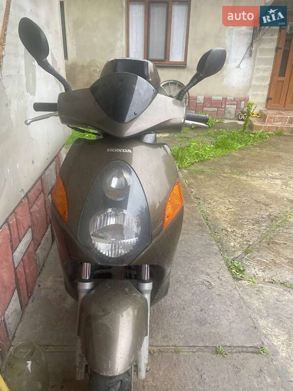 Скутер Honda NES 125