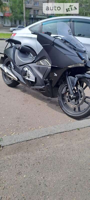 Honda NM4 Vultus