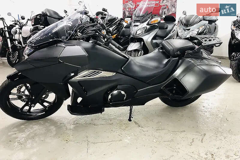 Мотоцикл Туризм Honda NM4 Vultus