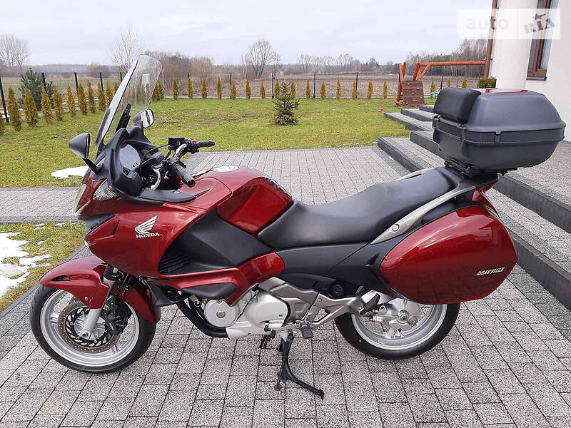Мотоцикл Спорт-туризм Honda NT 700V