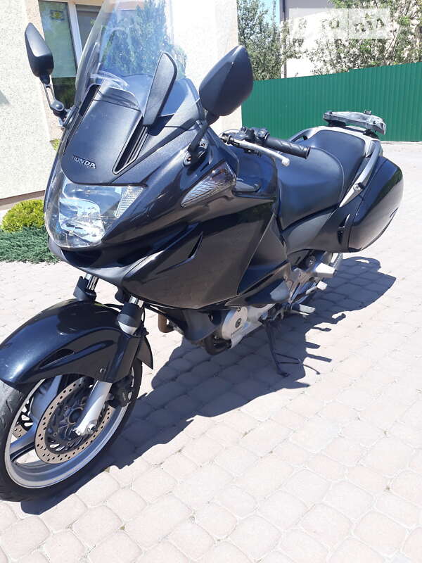 Мотоцикл Туризм Honda NT 700V