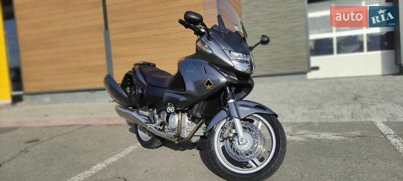 Мотоцикл Спорт-туризм Honda NT 700V