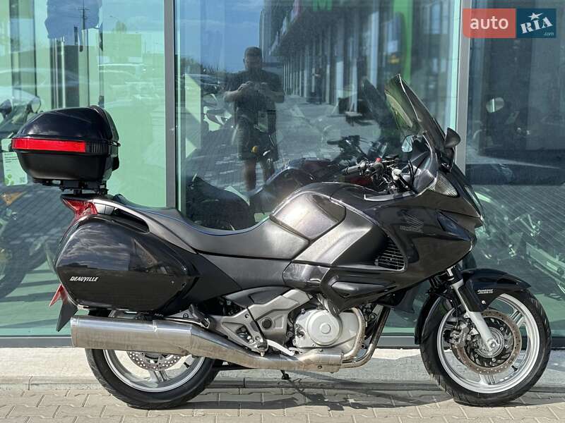 Мотоцикл Туризм Honda NT 700V
