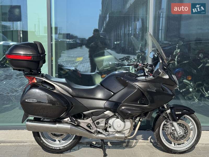Мотоцикл Спорт-туризм Honda NT 700V