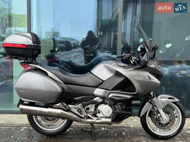 Мотоцикл Туризм Honda NT 700V