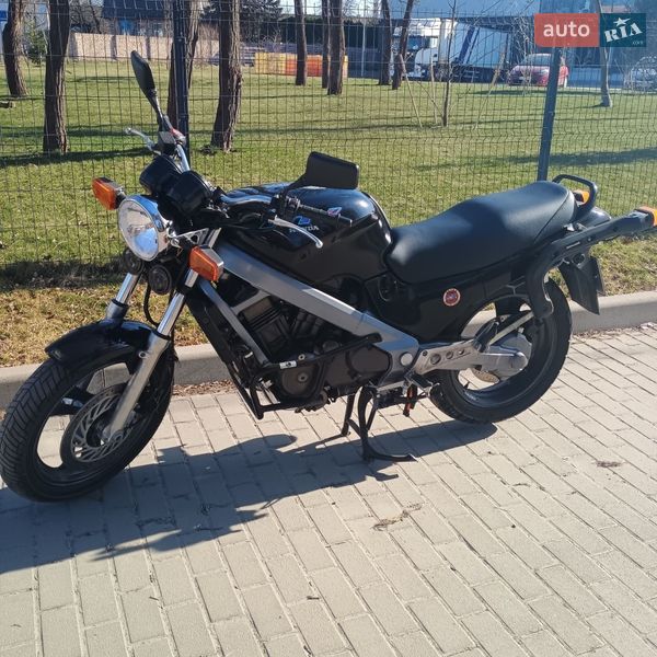 Мотоцикл Спорт-туризм Honda NTV 650 (Revere)