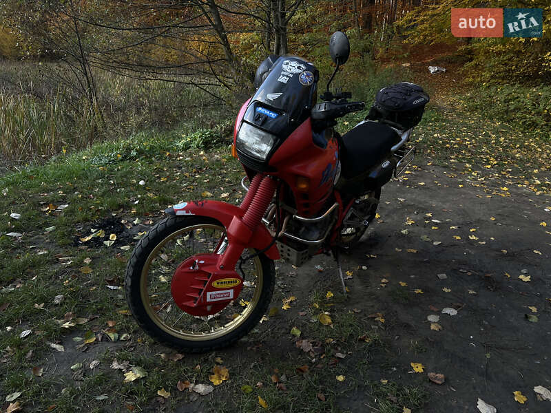 Мотоцикл Спорт-туризм Honda NX 650 Dominator