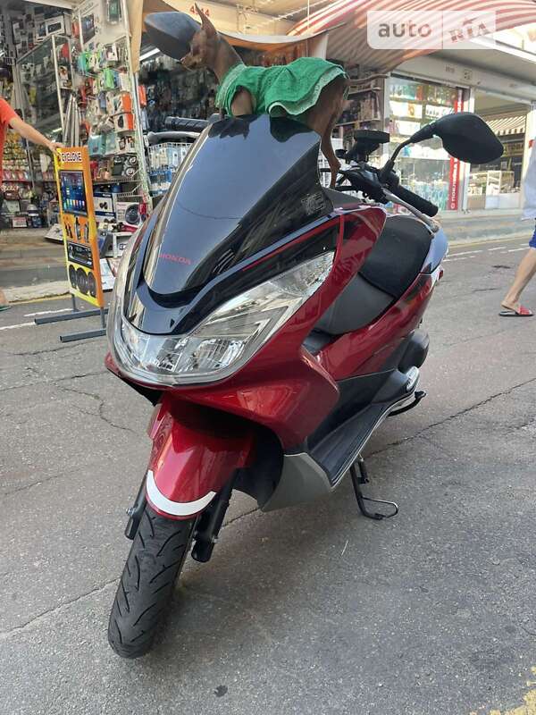 Скутер Honda PCX 125