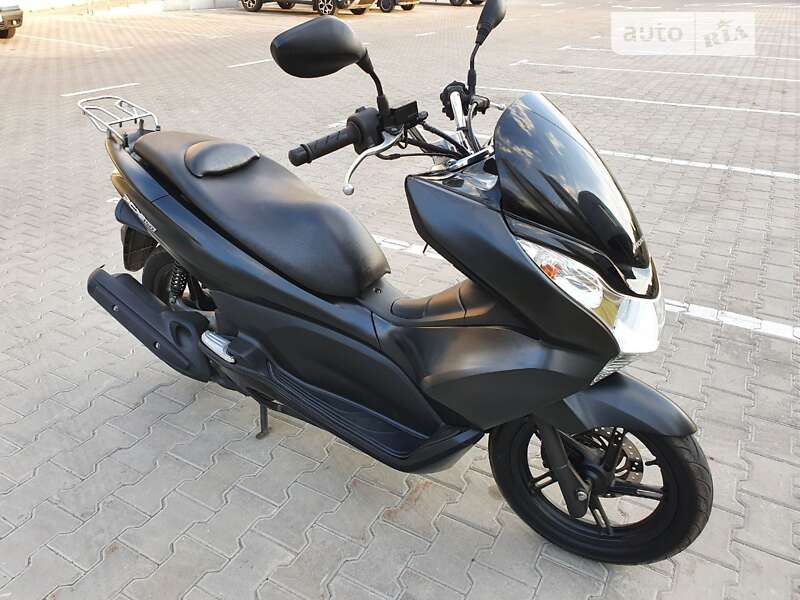 Макси-скутер Honda PCX 150