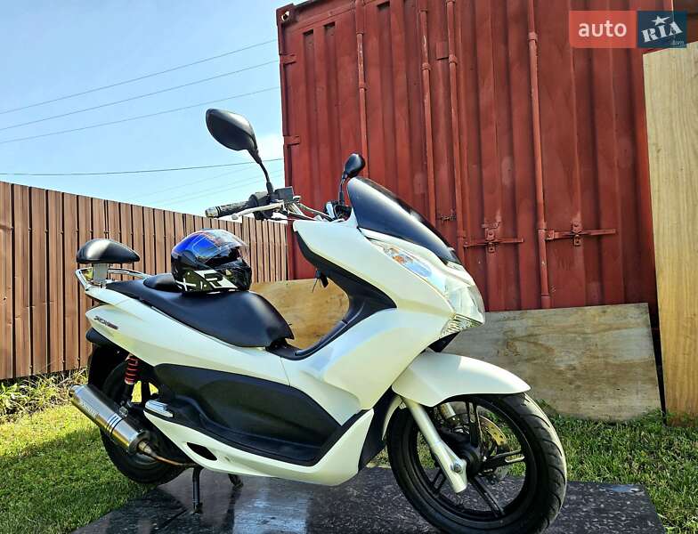 Макси-скутер Honda PCX 150
