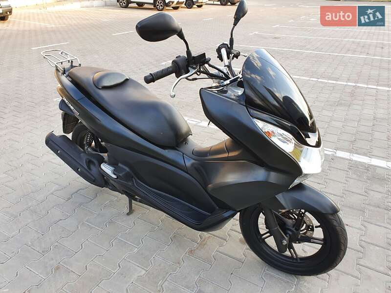 Макси-скутер Honda PCX 150