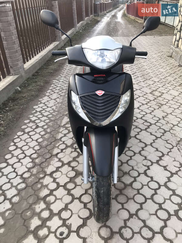 Скутер Honda SH 125