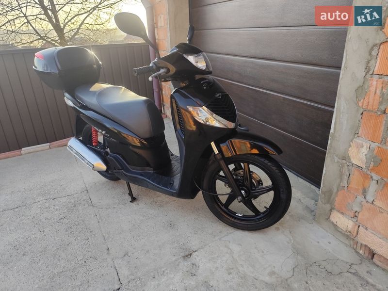 Грузовые мотороллеры, мотоциклы, скутеры, мопеды Honda SH 125