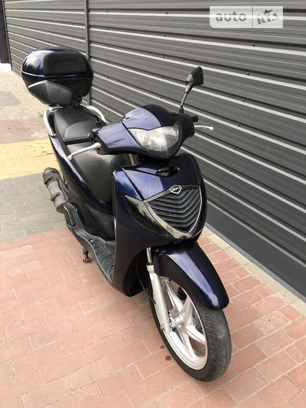 Скутер Honda SH 150