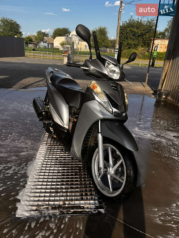 Макси-скутер Honda SH 300i