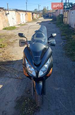 Honda Silver Wing 400  2010