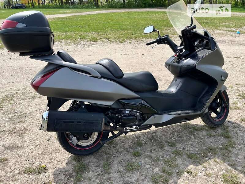 Грузовые мотороллеры, мотоциклы, скутеры, мопеды Honda Silver Wing 600