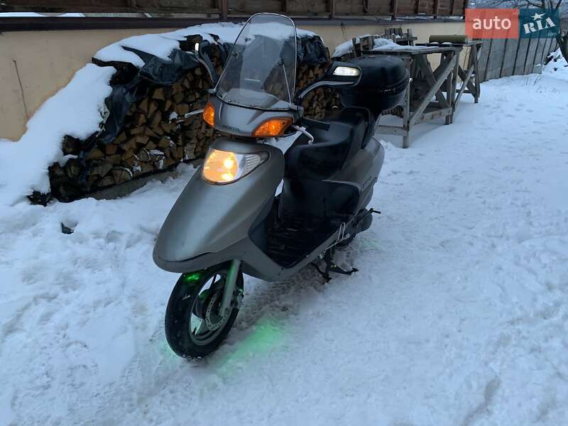 Скутер Honda Spacy 125